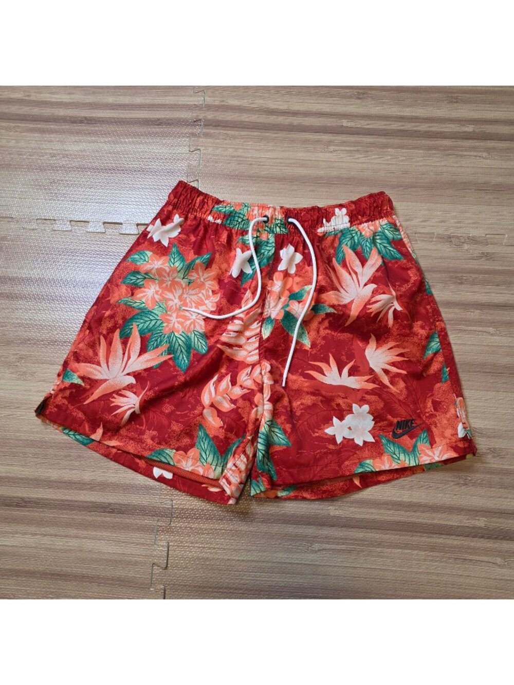 Nike Club Flow Sweet Shorts Men's Size Medium HV4610-846